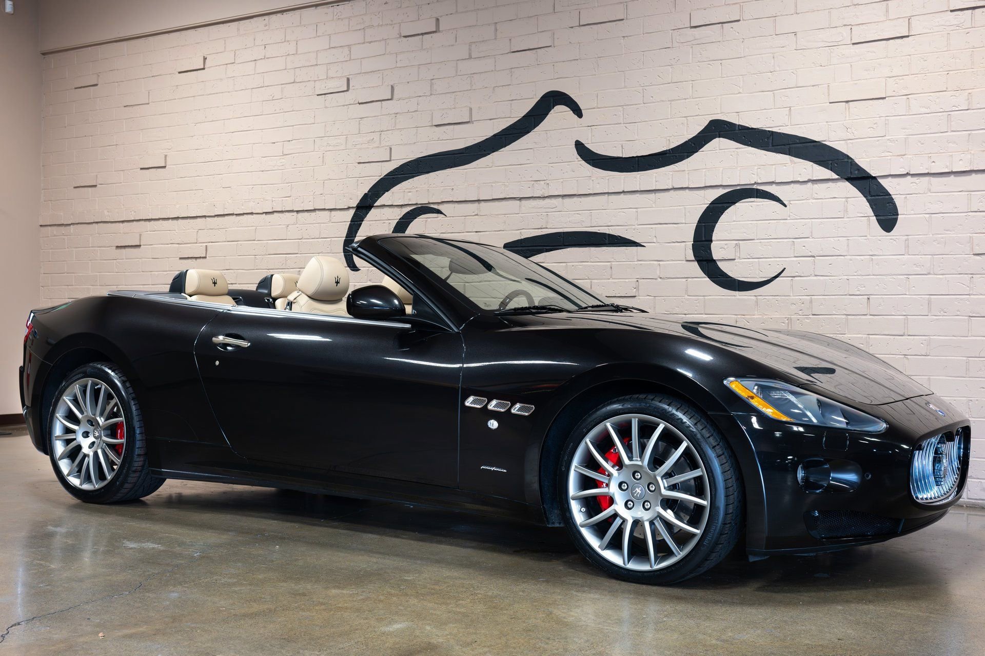 Used 2014 Maserati GranTurismo Convertible image 2