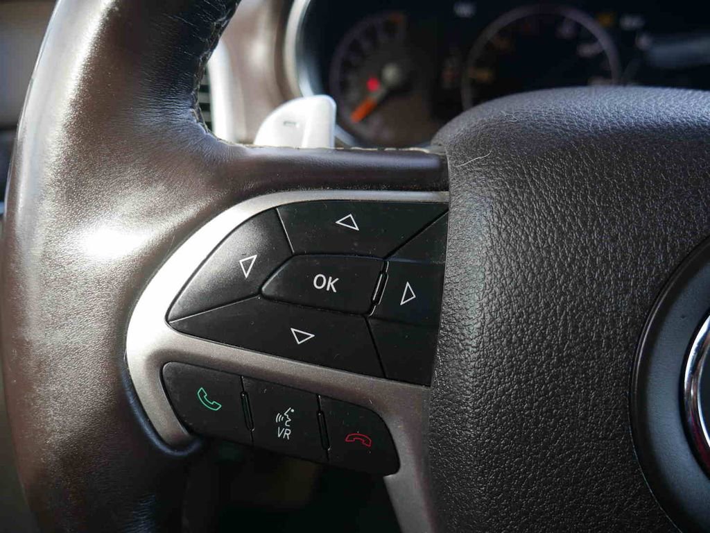 Used 2017 Jeep Grand Cherokee Overland w/ Jeep Active Safety Group image 44