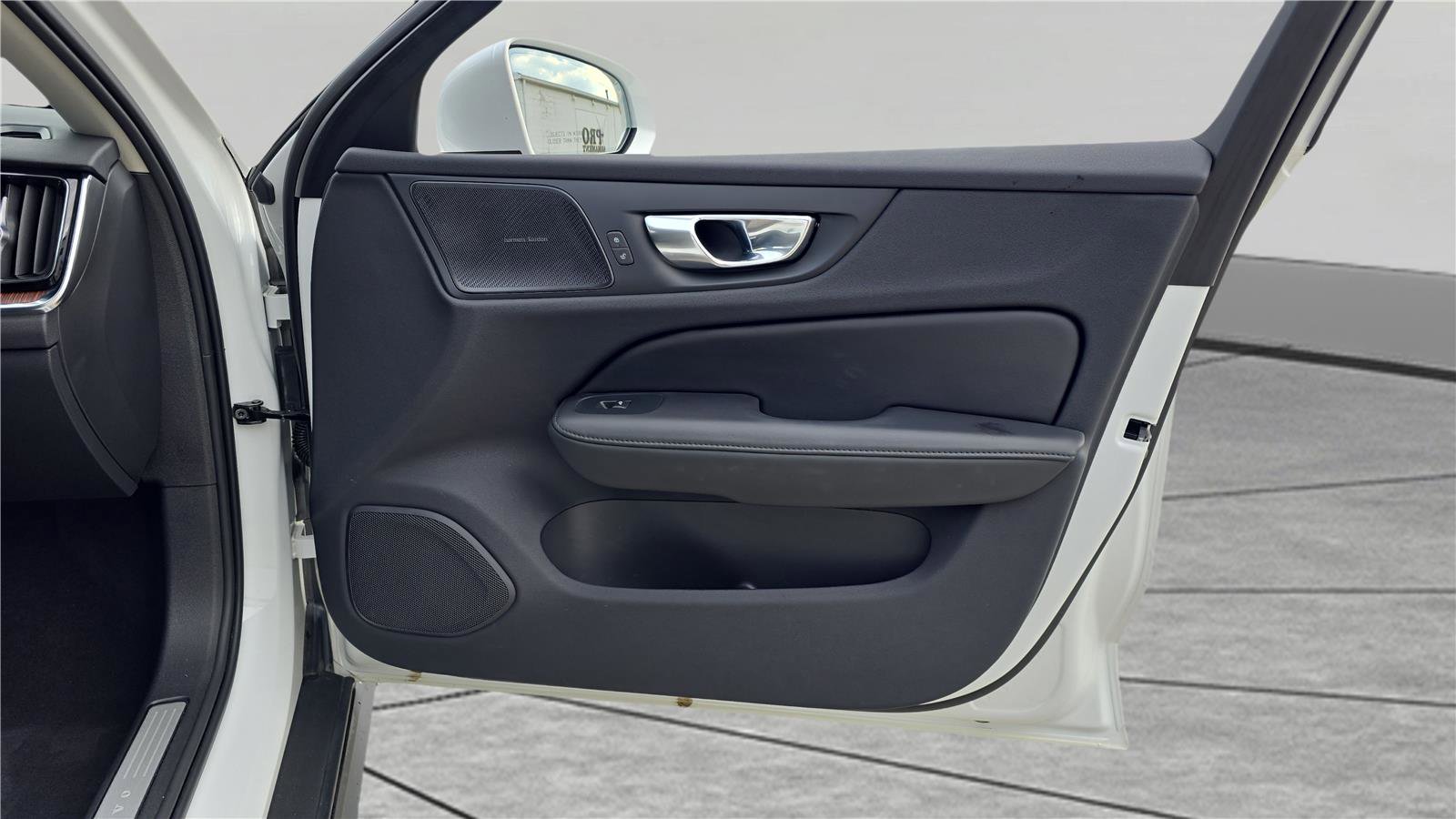 Used 2025 Volvo V60 B5 Cross Country Plus AWD/4WD image 22