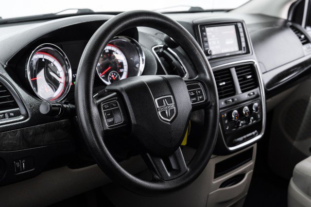 Used 2018 Dodge Grand Caravan SE w/ UConnect Hands-Free Group FWD image 12