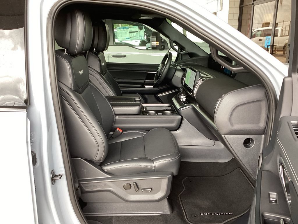 New 2026 Ford Expedition Platinum w/ Stealth Appearance Package AWD/4WD image 48