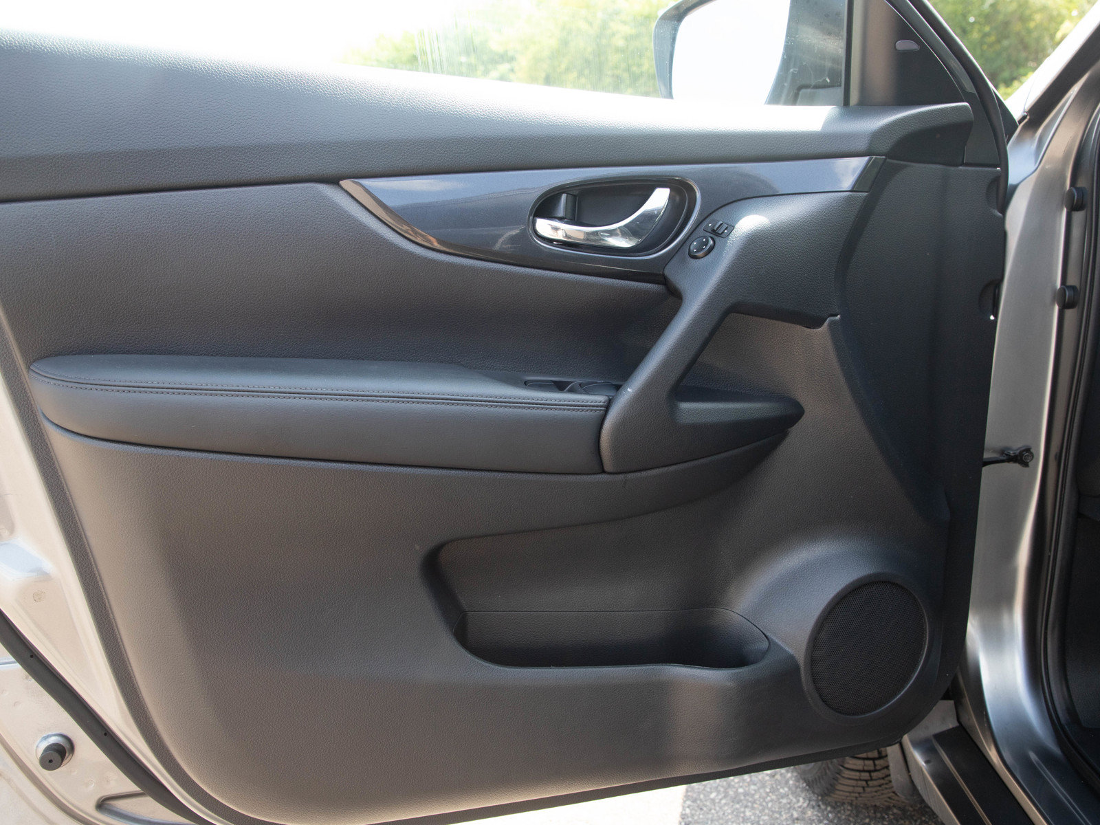 Used 2020 Nissan Rogue SV AWD/4WD image 19