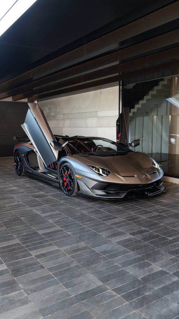 Used 2020 Lamborghini Aventador SVJ AWD/4WD image 4