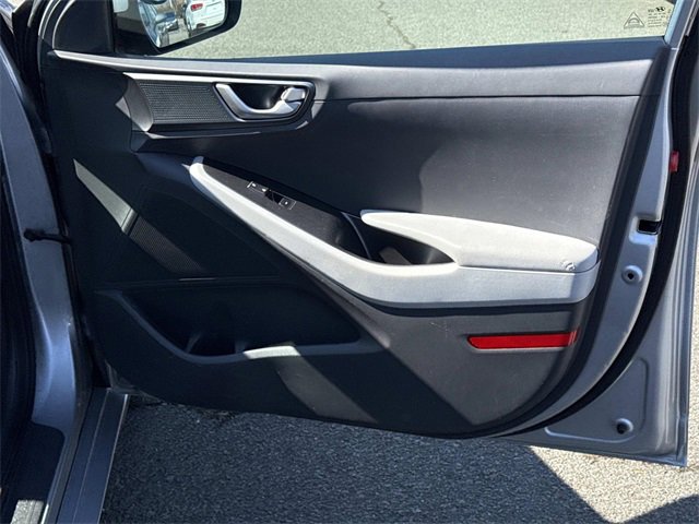 Used 2022 Hyundai Ioniq SE image 8