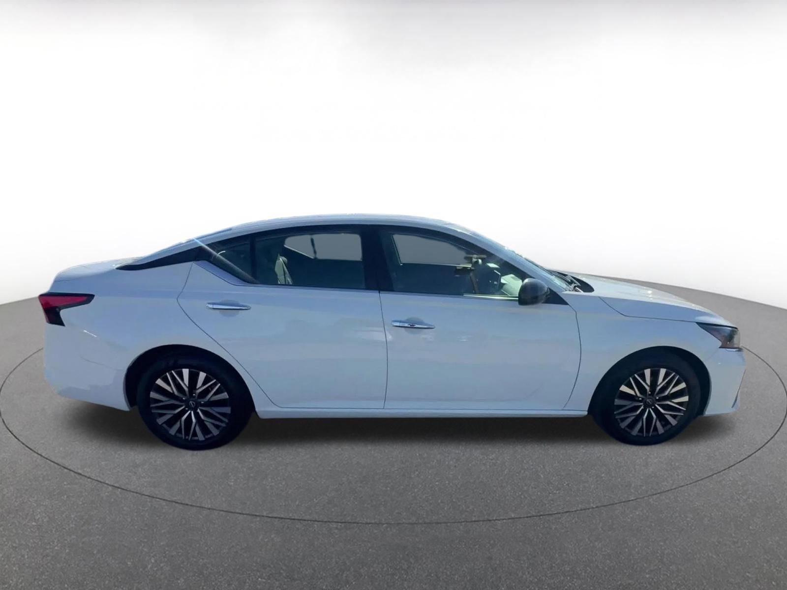Used 2025 Nissan Altima 2.5 SV image 16