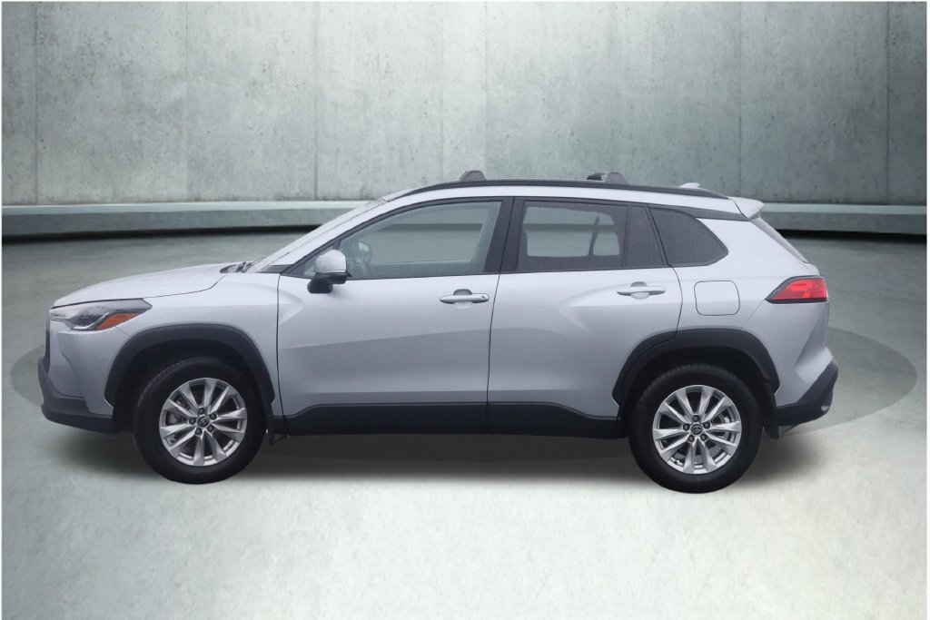 Used 2023 Toyota Corolla Cross LE w/ Moonroof Package AWD/4WD image 19