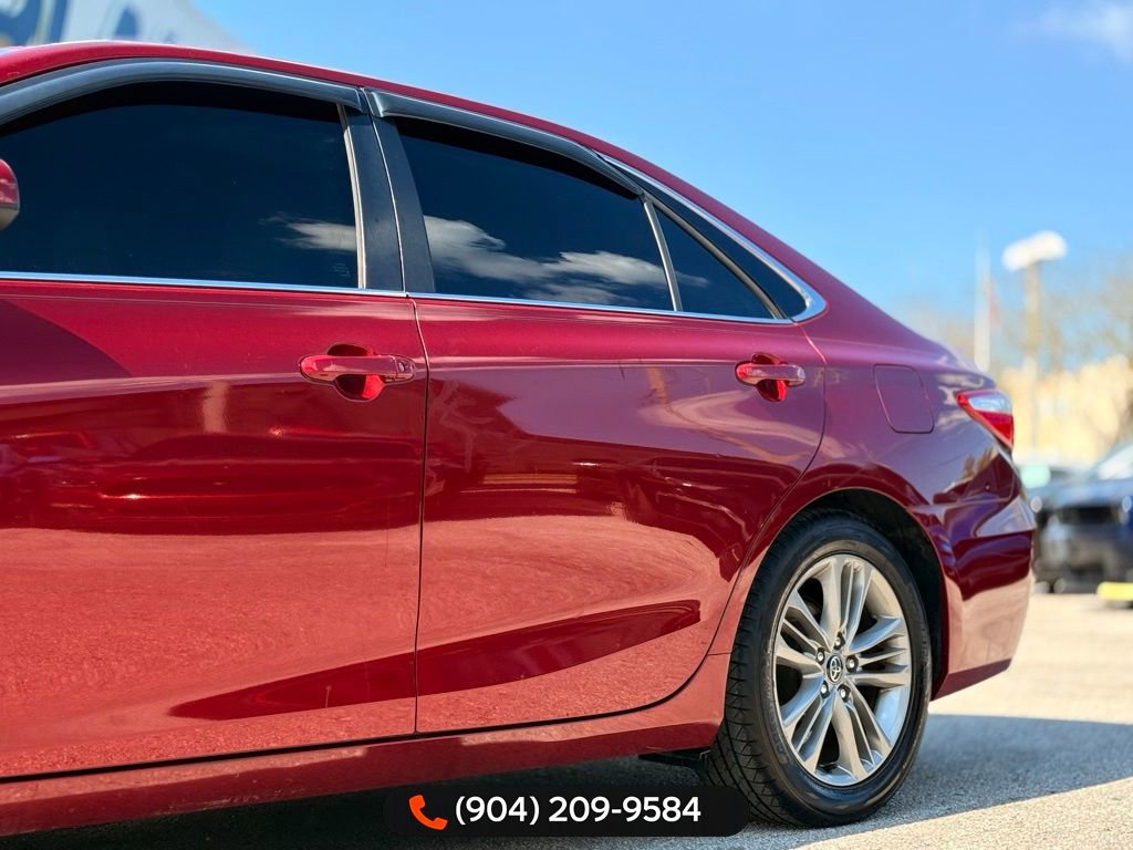 Used 2017 Toyota Camry SE image 3