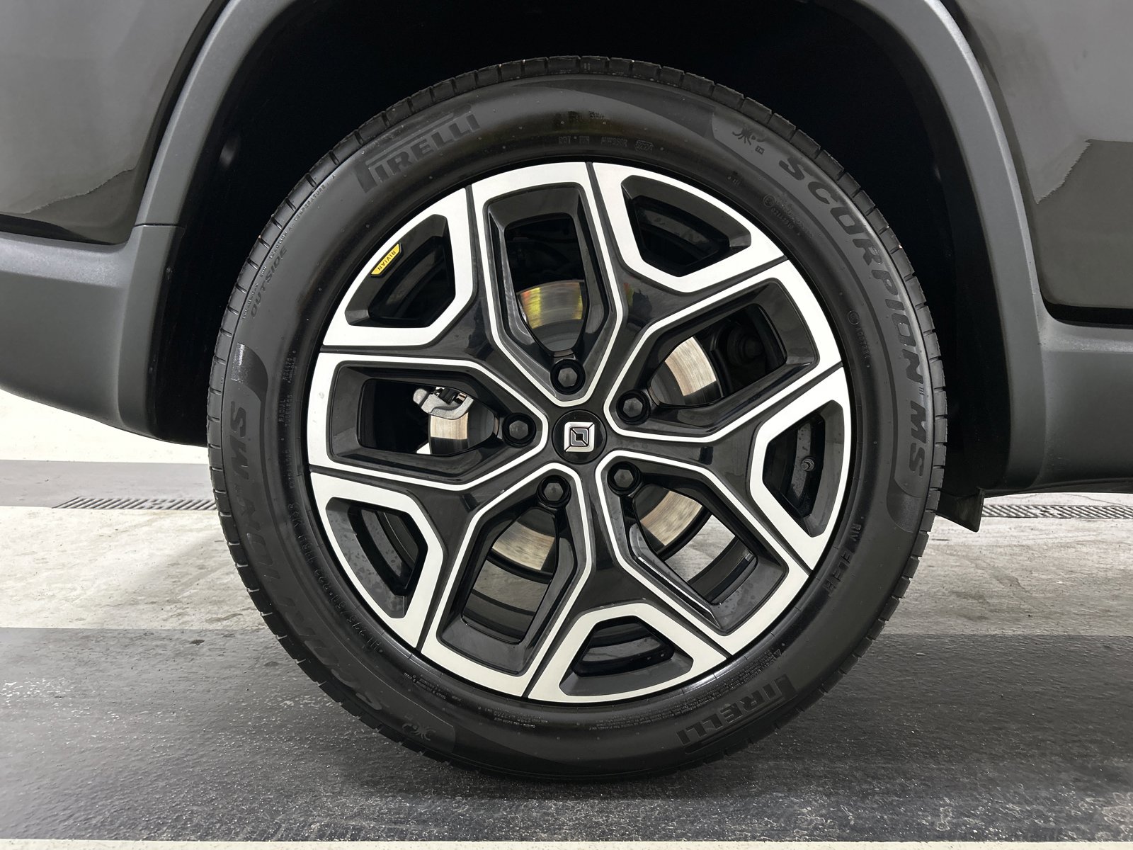 Used 2025 Rivian R1S Adventure image 12