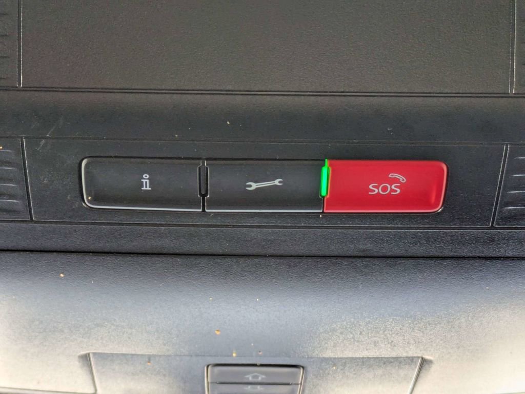 Used 2023 Volkswagen Tiguan SE R-Line image 24