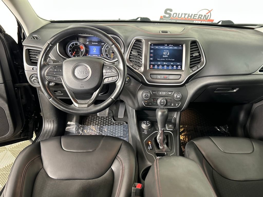 Used 2020 Jeep Cherokee Trailhawk image 3