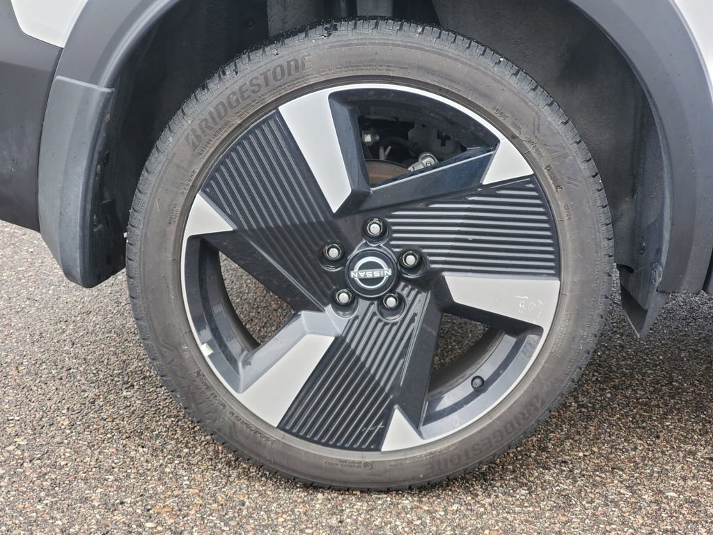 Used 2025 Nissan Kicks SR AWD/4WD image 5