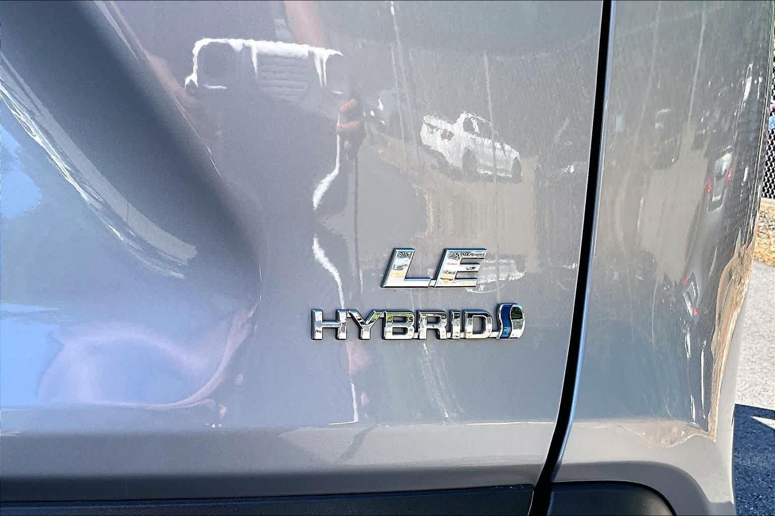 Certified 2023 Toyota RAV4 LE AWD/4WD image 10