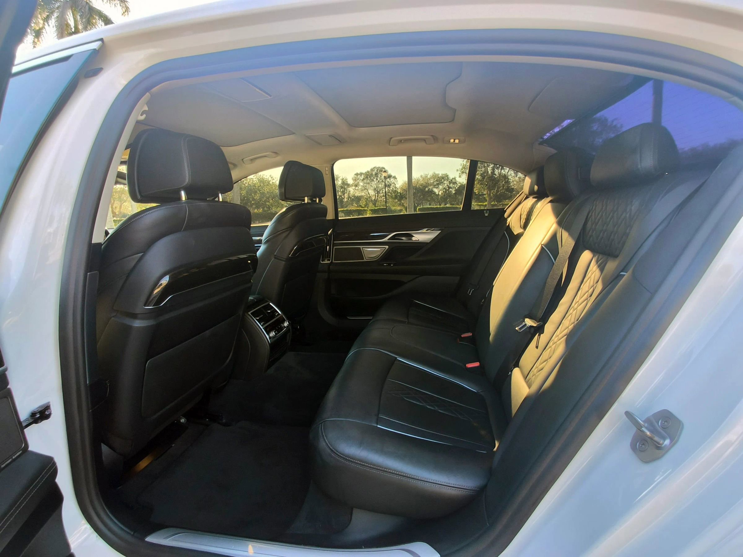 Used 2018 BMW 750i xDrive image 29