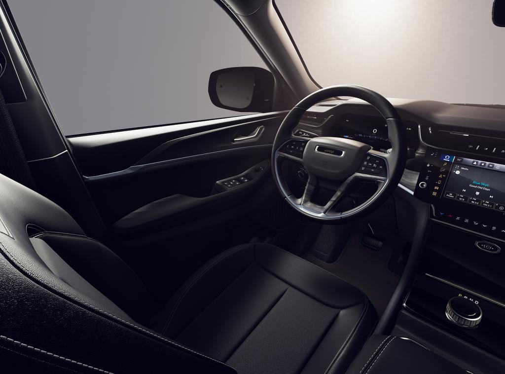 New 2026 Jeep Grand Cherokee Altitude AWD/4WD image 8