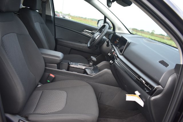 New 2026 Kia Sportage LX w/ LX Convenience Package AWD/4WD image 13