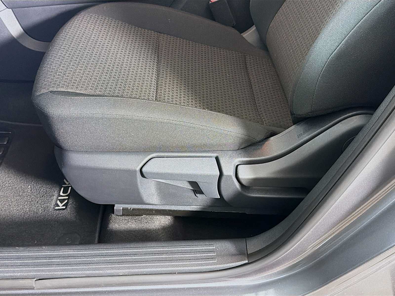 Used 2025 Nissan Kicks S AWD/4WD image 17