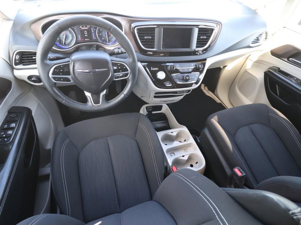 Used 2023 Chrysler Voyager LX image 6