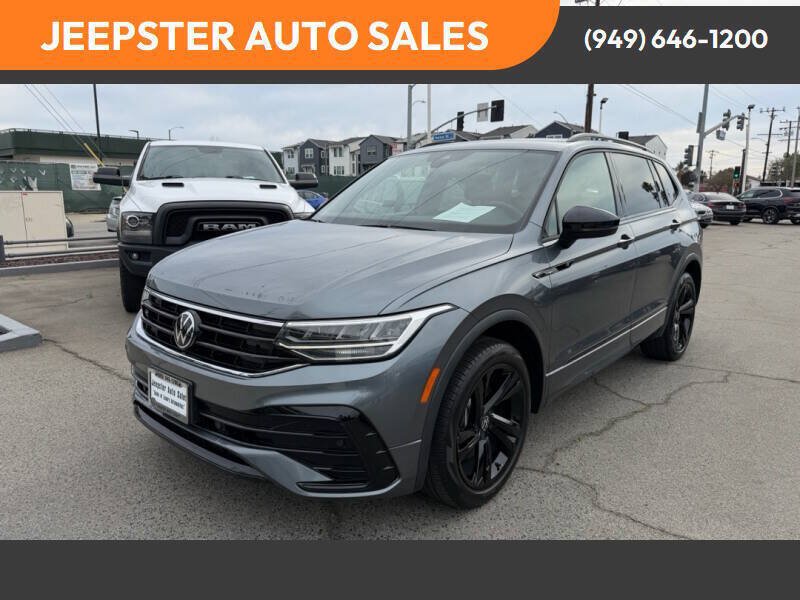 Used 2023 Volkswagen Tiguan SE R-Line FWD image 1