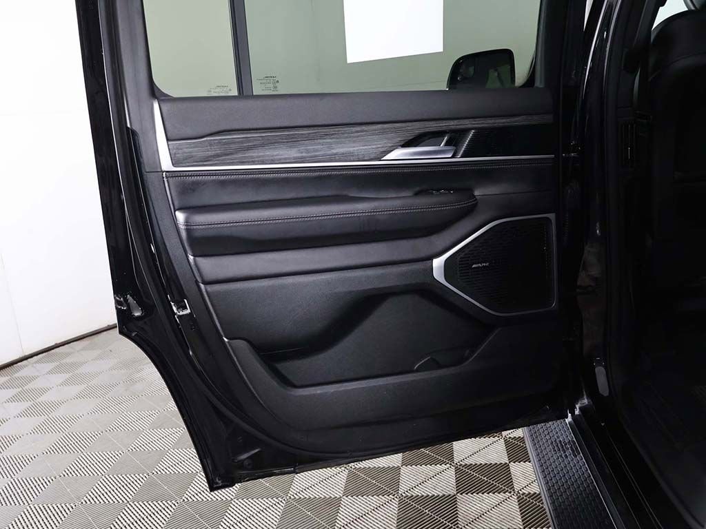 Used 2022 Jeep Wagoneer Series III w/ Flexible Seating Group AWD/4WD image 28