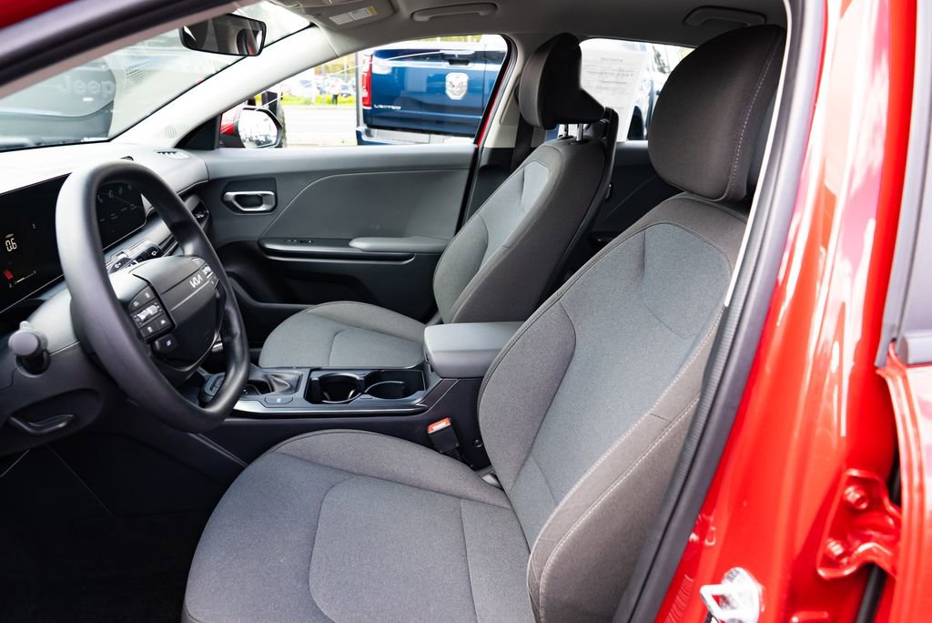 Used 2025 Kia K4 LXS image 18