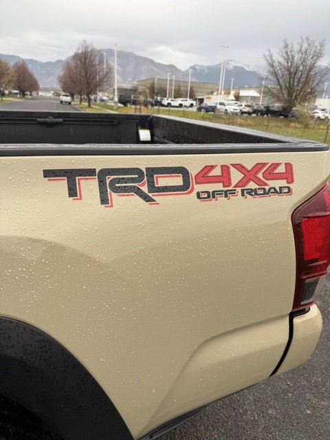 Certified 2018 Toyota Tacoma TRD Off-Road image 11