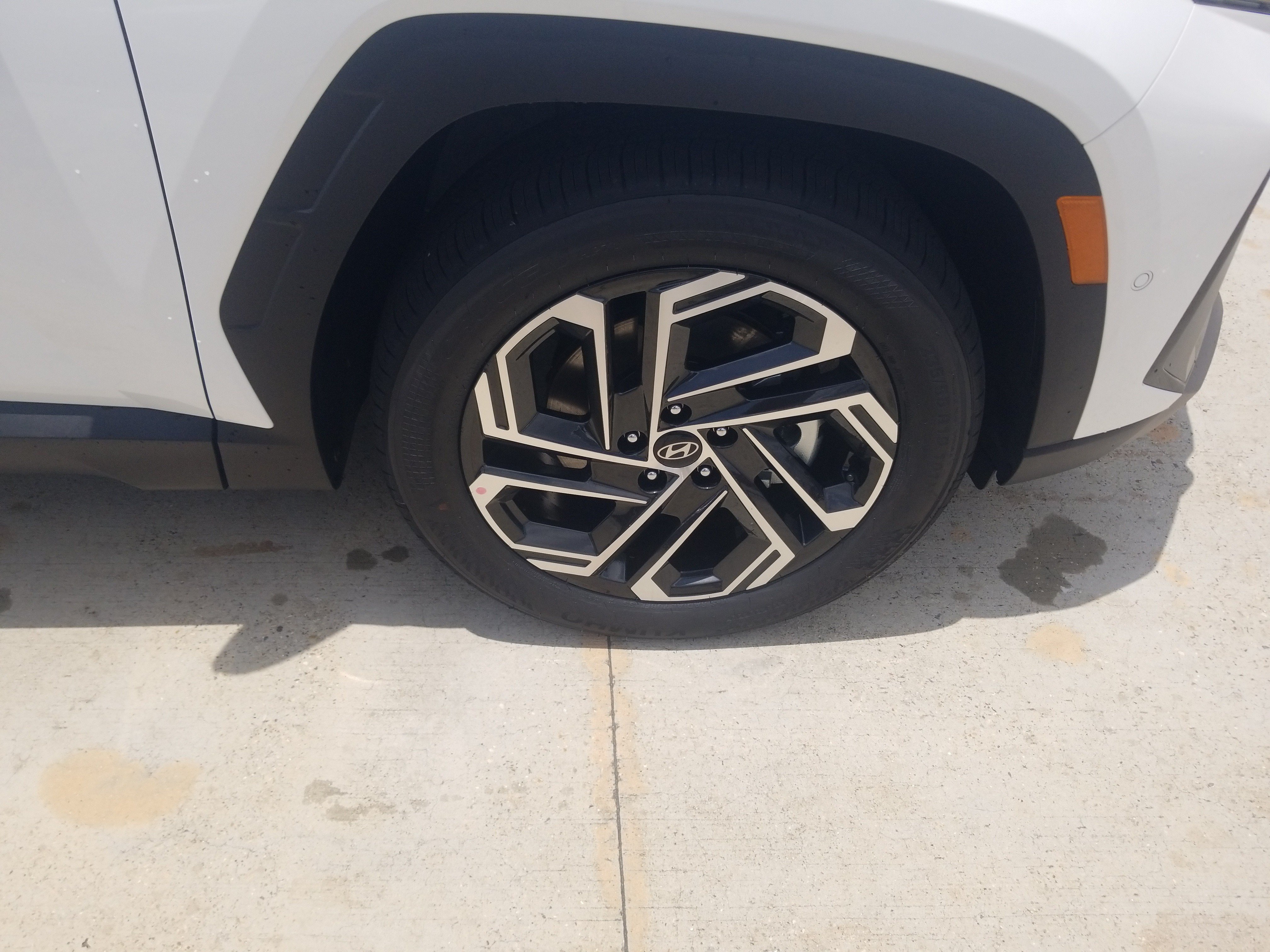 New 2026 Hyundai Tucson Limited FWD image 25