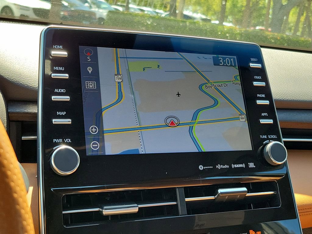 Used 2020 Toyota Avalon Limited image 29