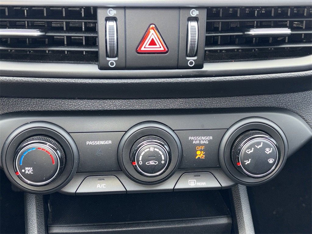 Used 2023 Kia Forte LXS w/ LXS Technology Package image 7