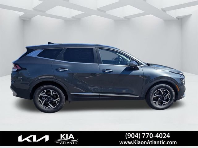 Used 2025 Kia Sportage LX image 2