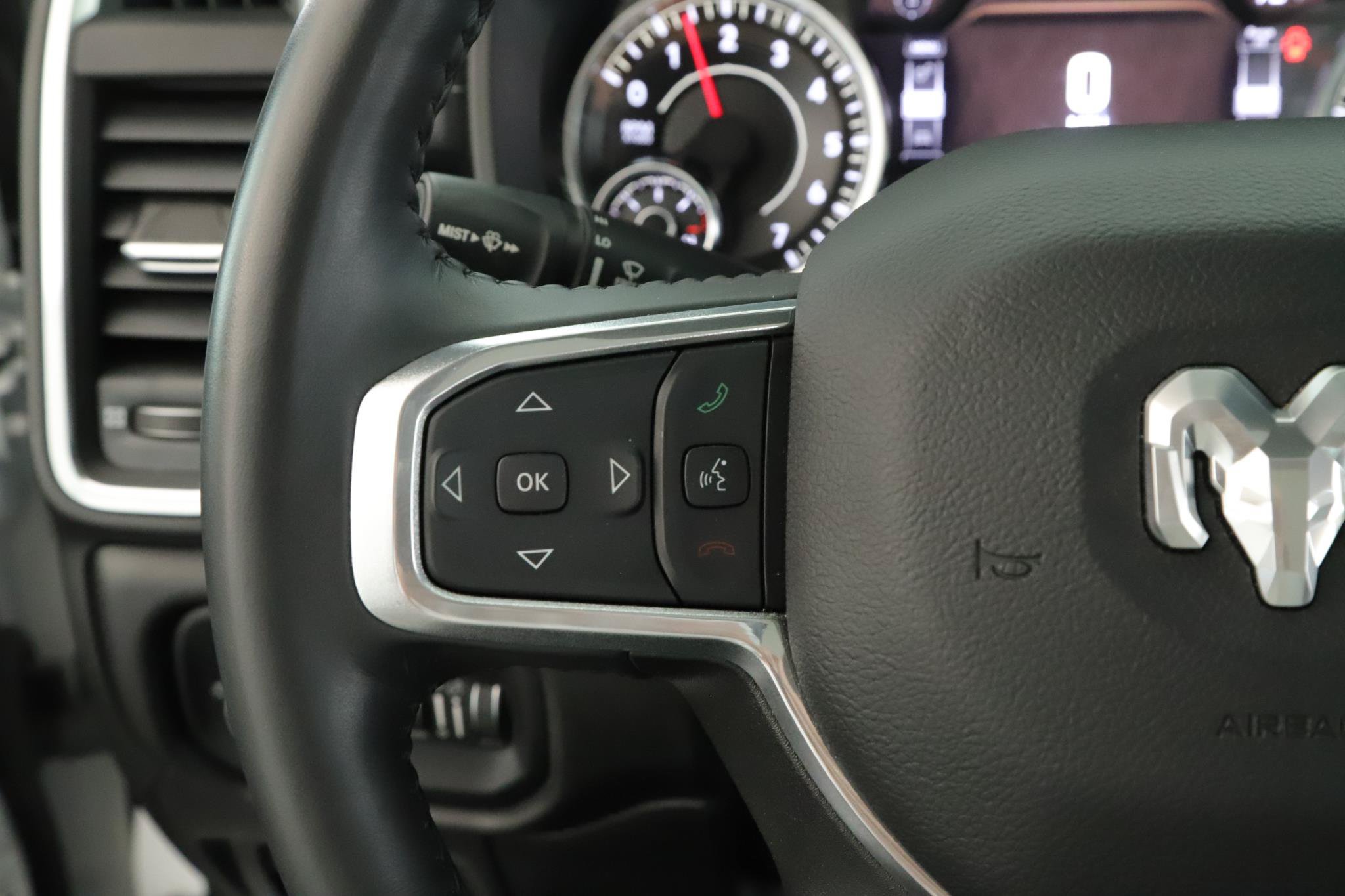Used 2024 RAM 1500 Laramie AWD/4WD image 7