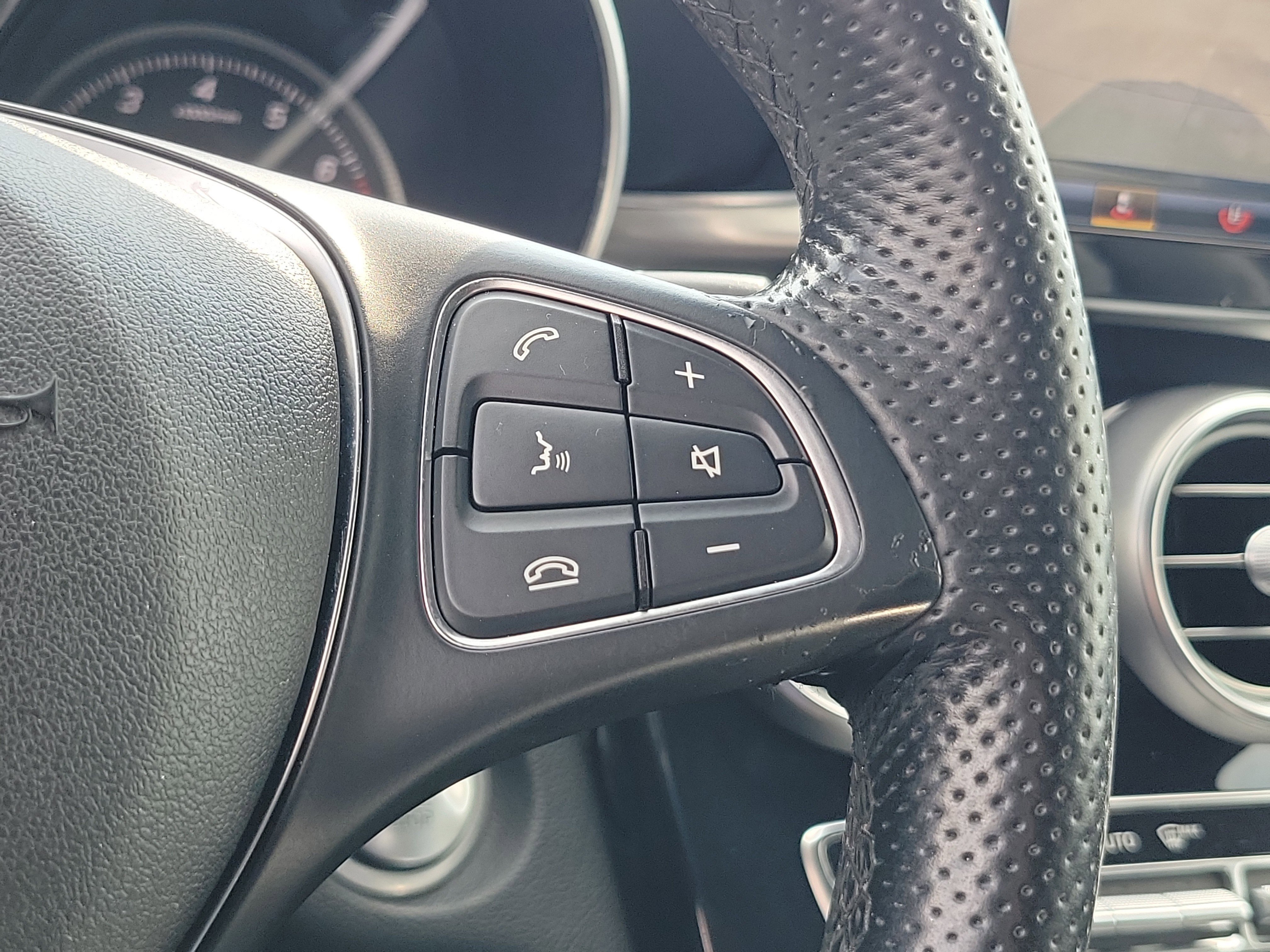 Used 2017 Mercedes-Benz GLC 300 4MATIC image 28