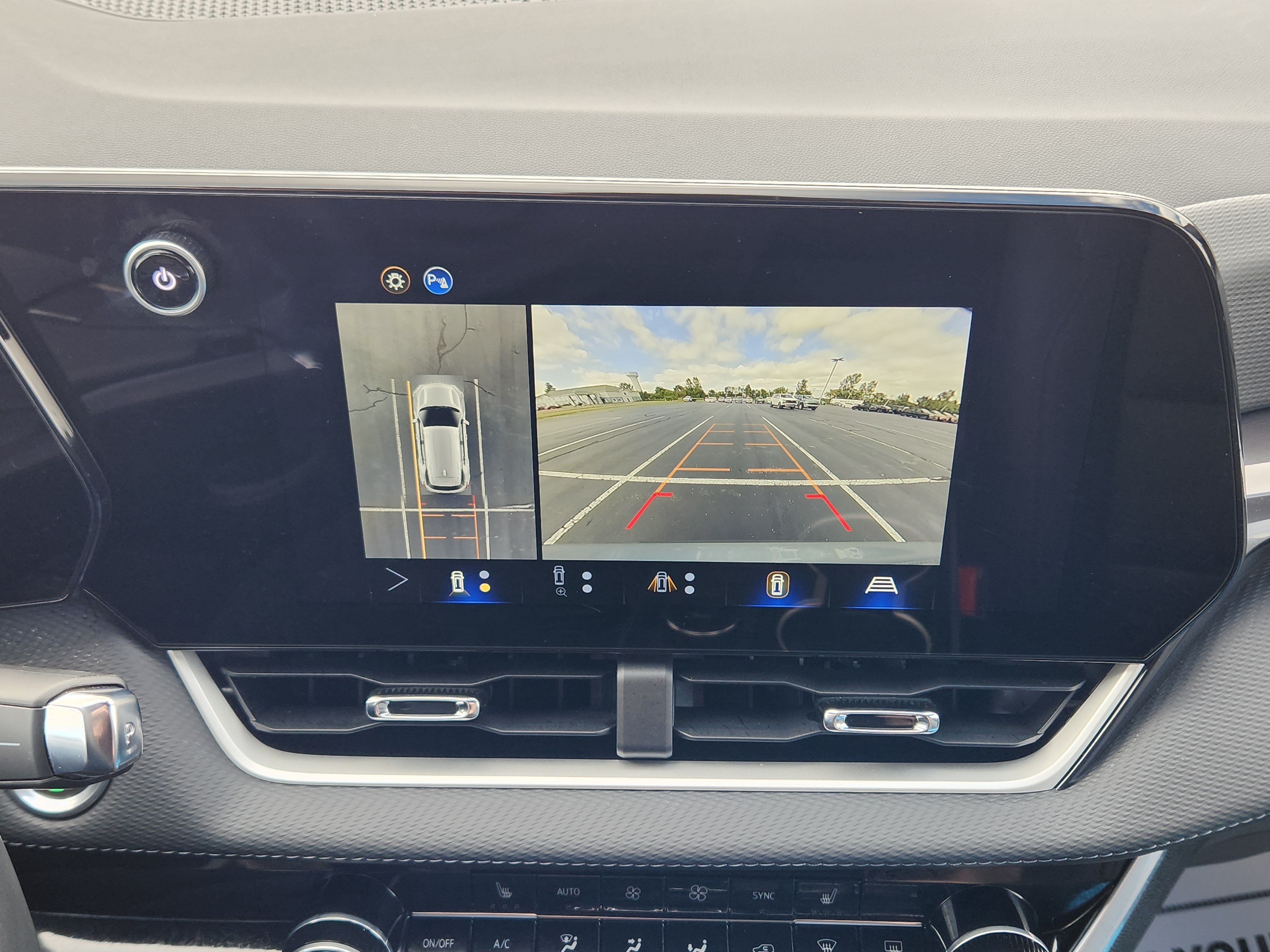 Used 2026 Chevrolet Equinox LT w/ Convenience Package II FWD image 19