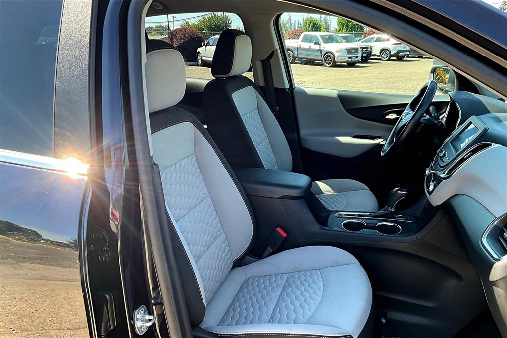 Used 2021 Chevrolet Equinox LT w/ Driver Convenience Package image 9