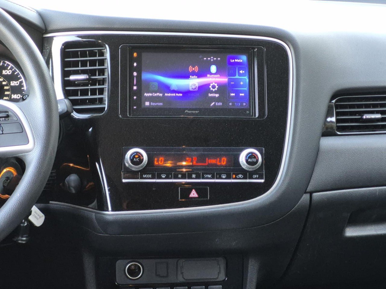 Used 2020 Mitsubishi Outlander SEL AWD/4WD image 16