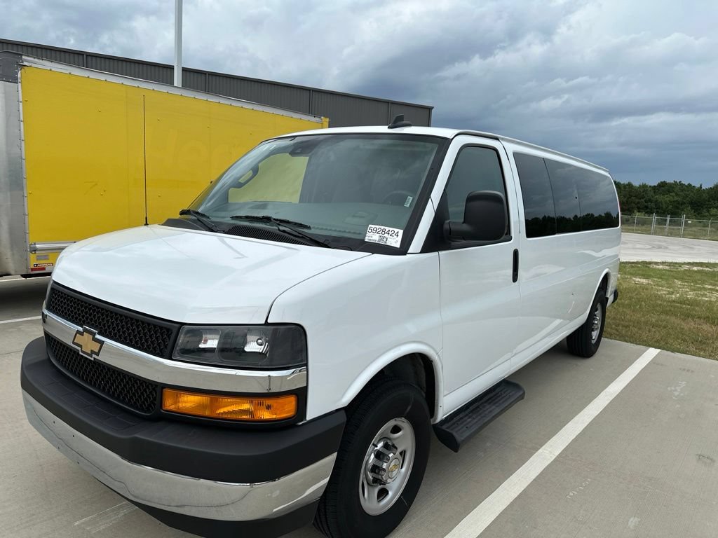 Used 2025 Chevrolet Express 3500 LT w/ LT Preferred Equipment Group RWD image 1