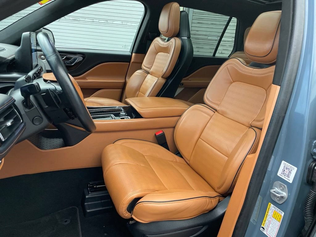 Used 2025 Lincoln Aviator Black Label AWD/4WD image 19