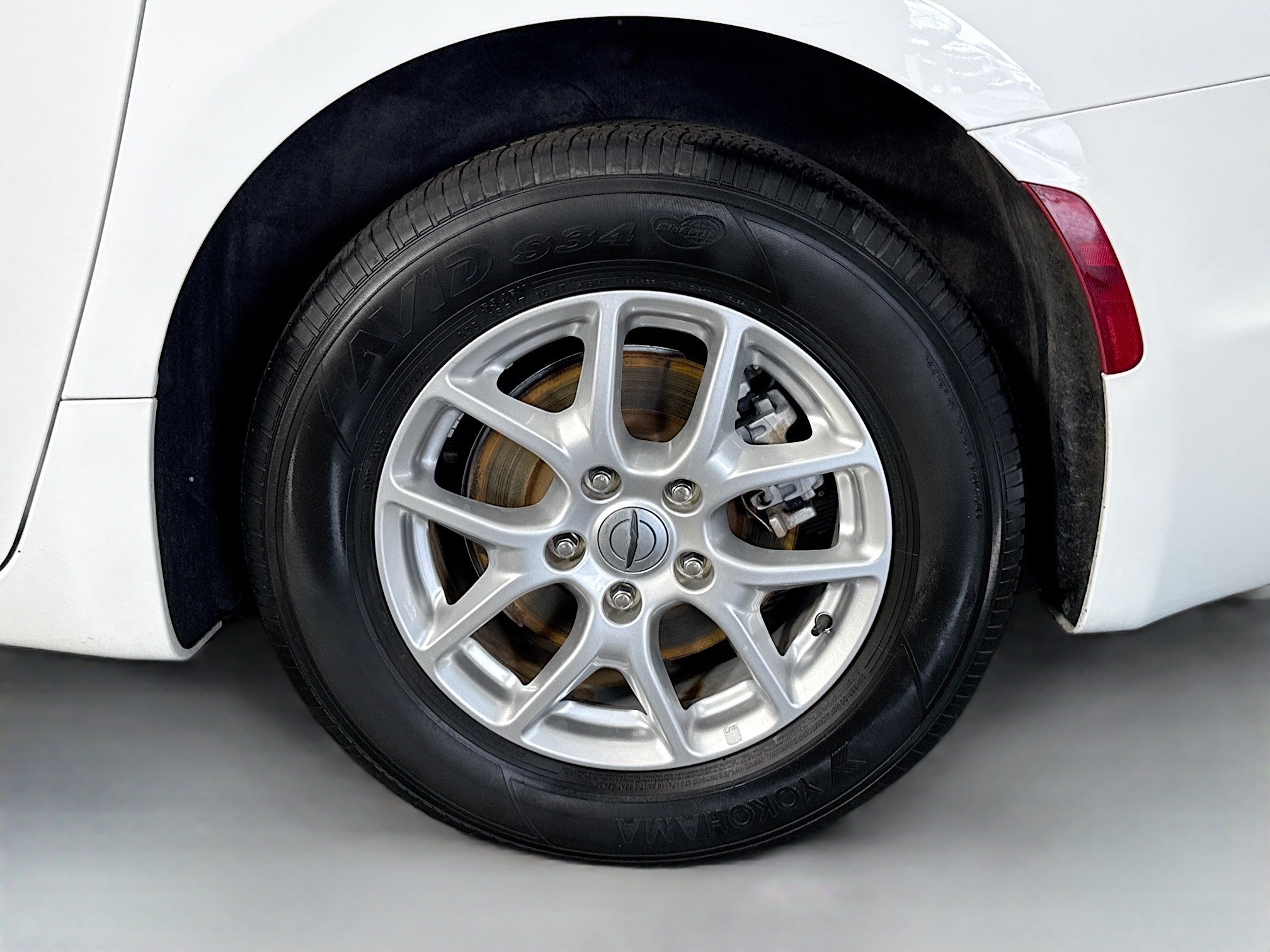 Used 2023 Chrysler Pacifica Touring FWD image 37