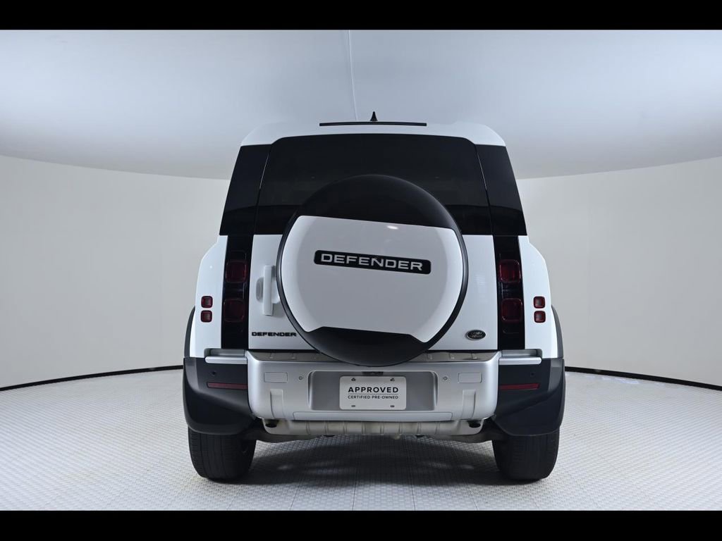 Used 2023 Land Rover Defender 110 S image 4