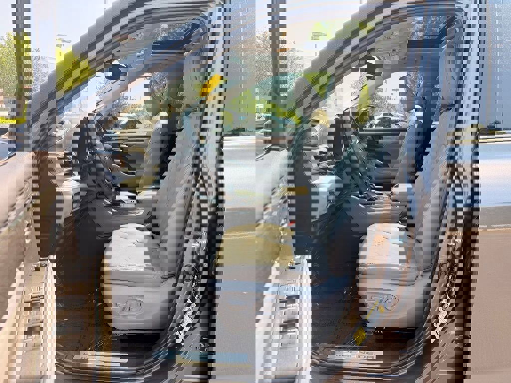 Used 2023 Toyota Highlander Limited FWD image 26