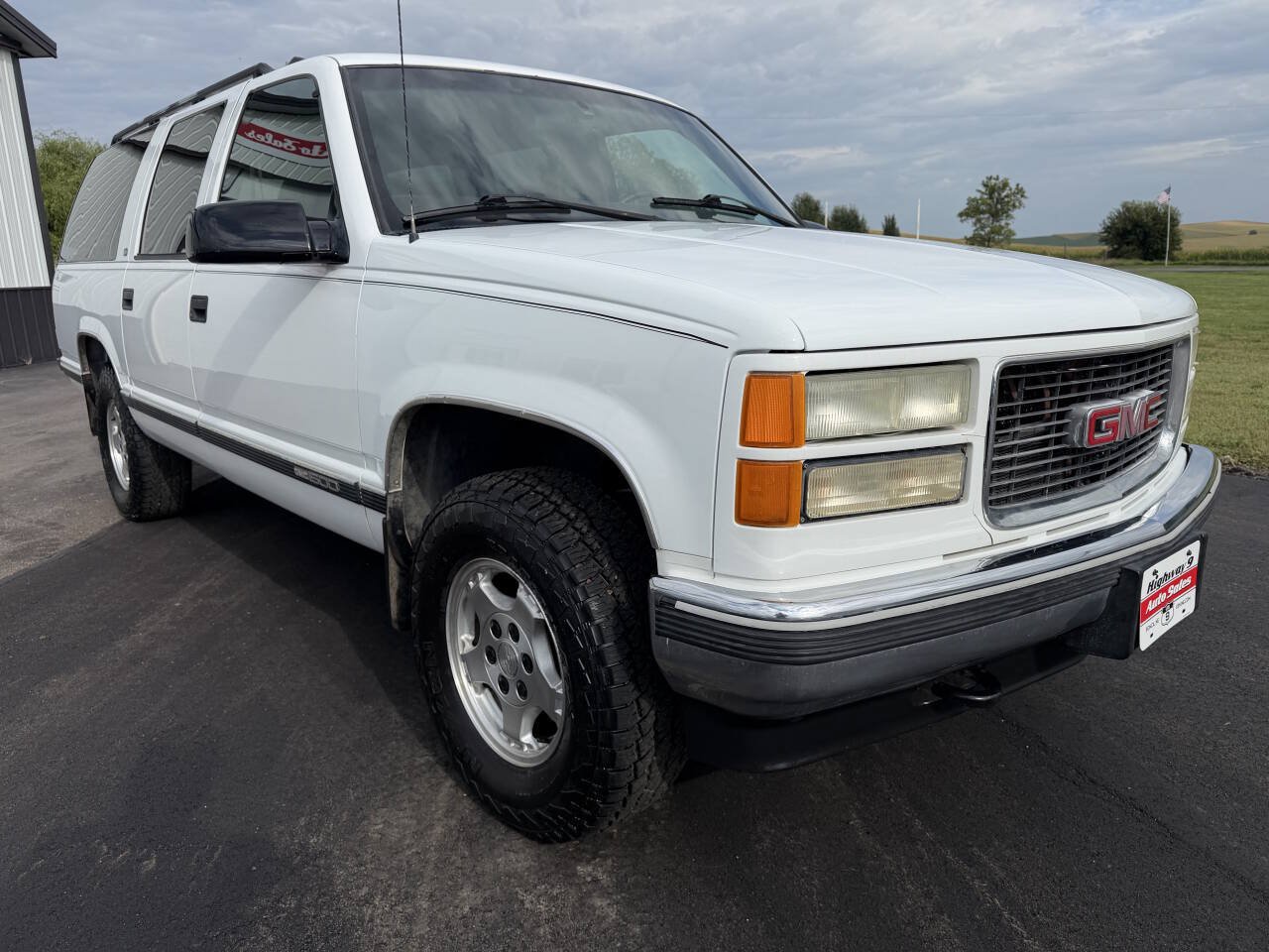 Used 1999 GMC Suburban 4WD w/ Marketing Opt Pkg 2 image 9