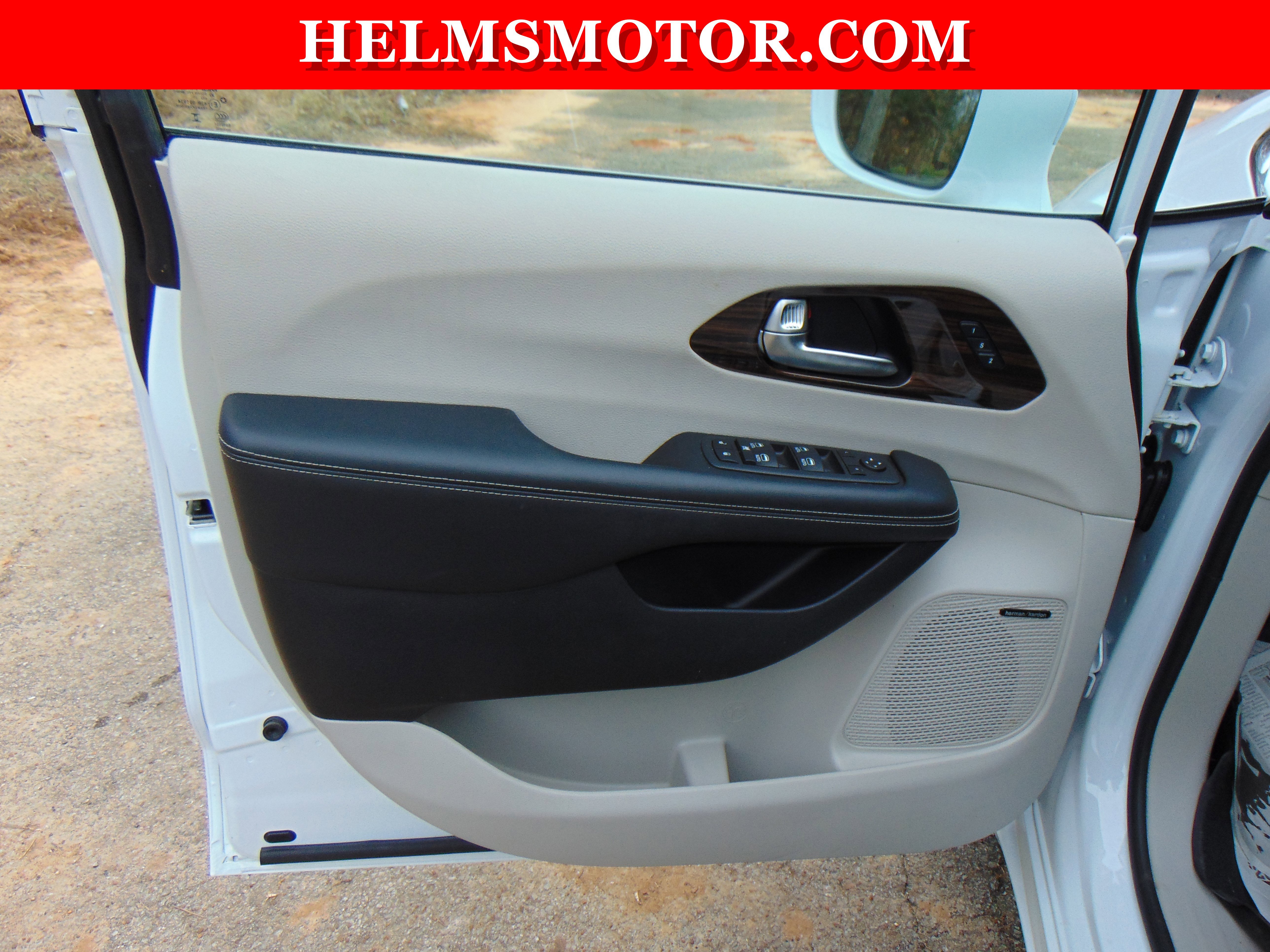 Certified 2022 Chrysler Pacifica Limited w/ Uconnect Theater Family Group image 28