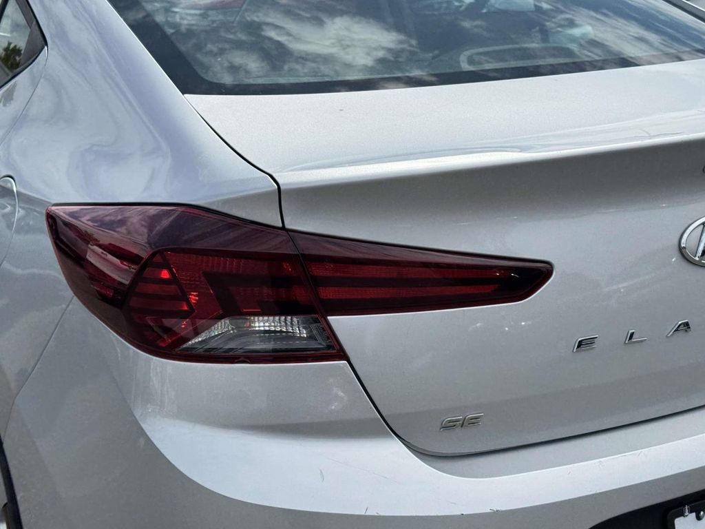 Used 2019 Hyundai Elantra SE w/ Cargo Package FWD image 13