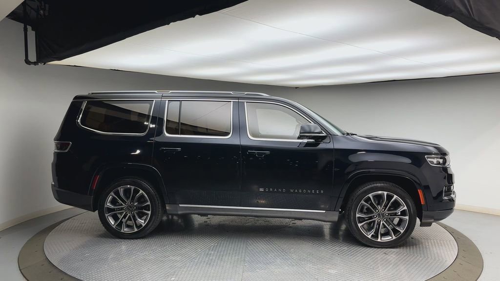 Used 2022 Jeep Grand Wagoneer Series III w/ Rear Seat Video Group 1 AWD/4WD image 9