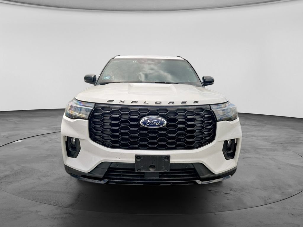 Used 2025 Ford Explorer ST-Line w/ ST-Line Street Pack AWD/4WD image 4