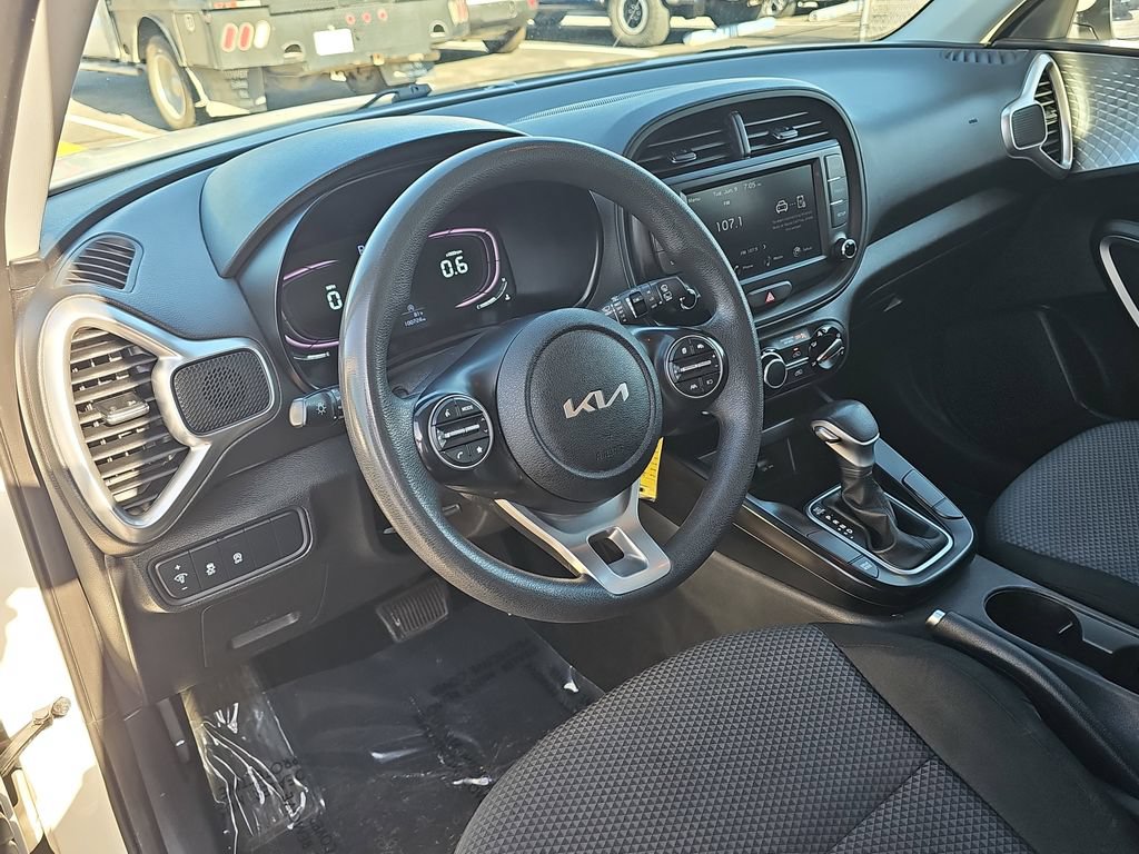 Used 2024 Kia Soul LX w/ Option Group 015 FWD image 15