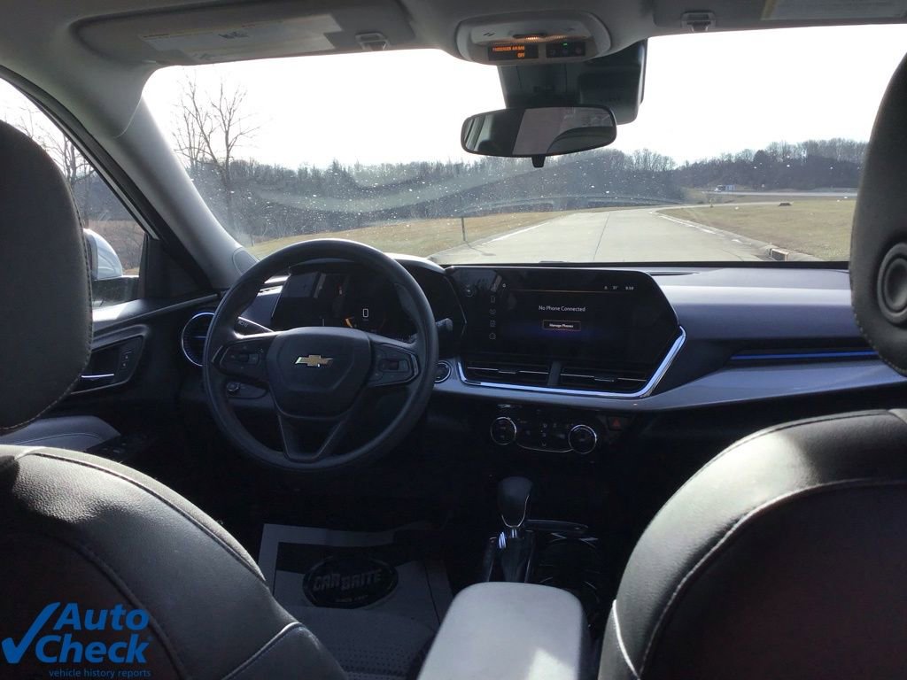 Used 2025 Chevrolet Trax LT image 17