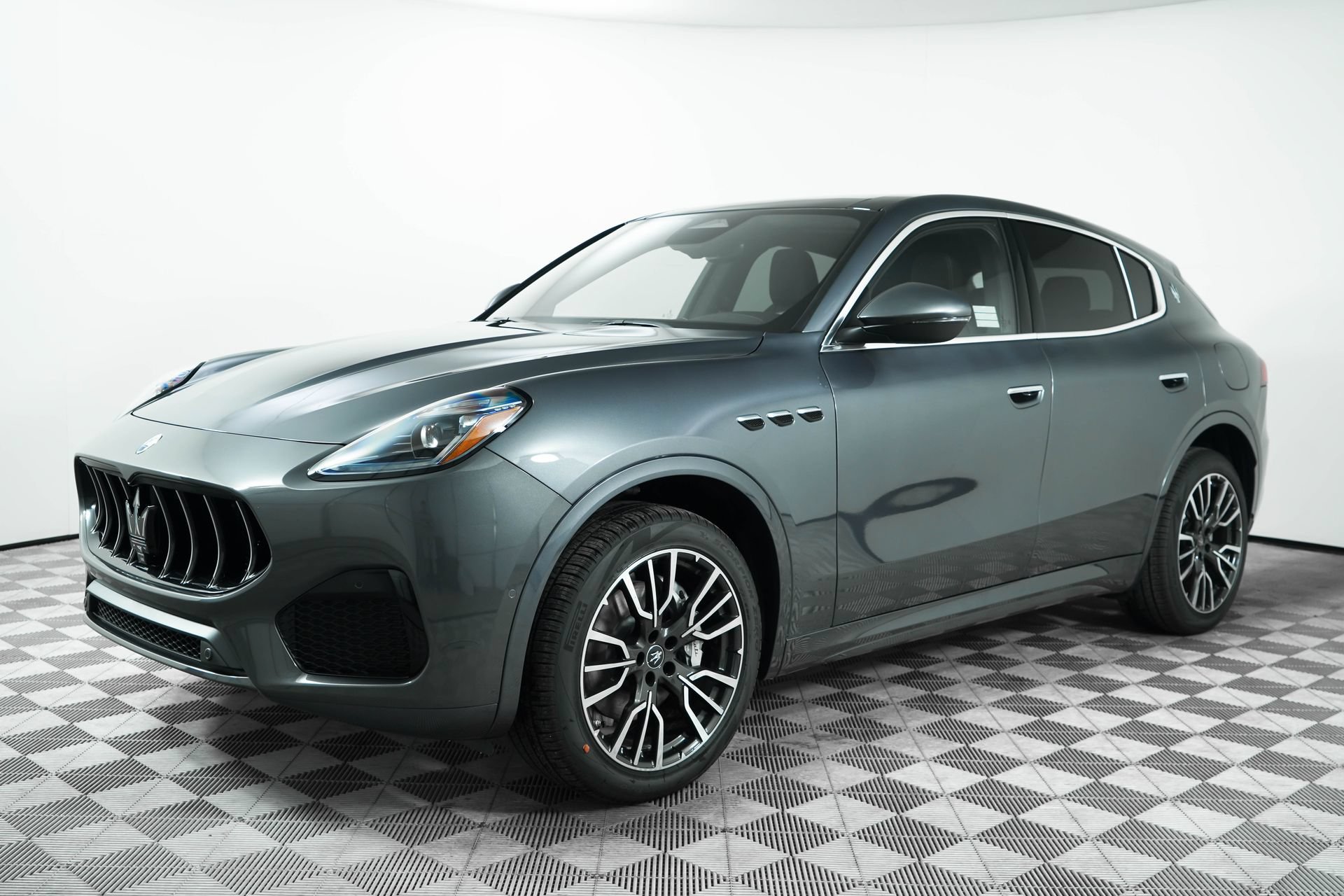 Used 2025 Maserati Grecale GT AWD/4WD image 3