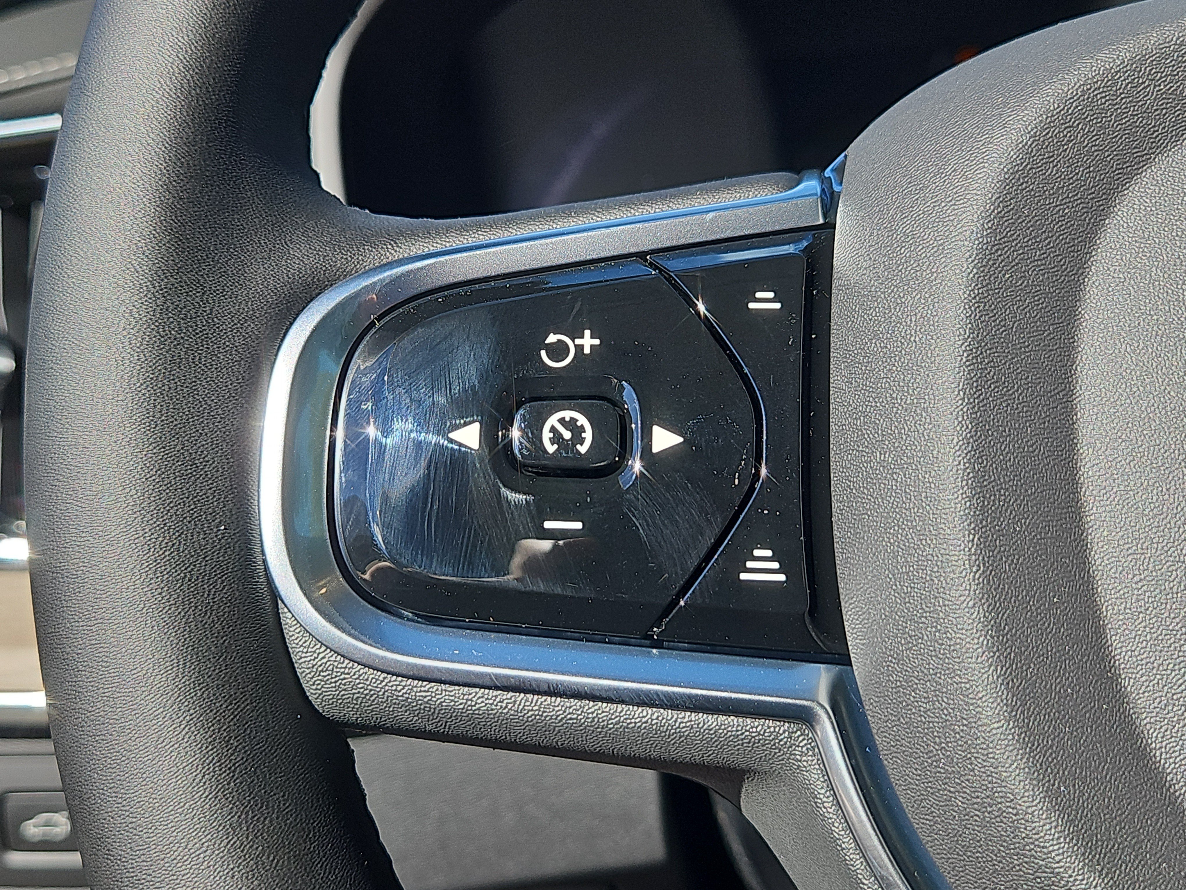 New 2027 Volvo XC90 B5 Core AWD/4WD image 14
