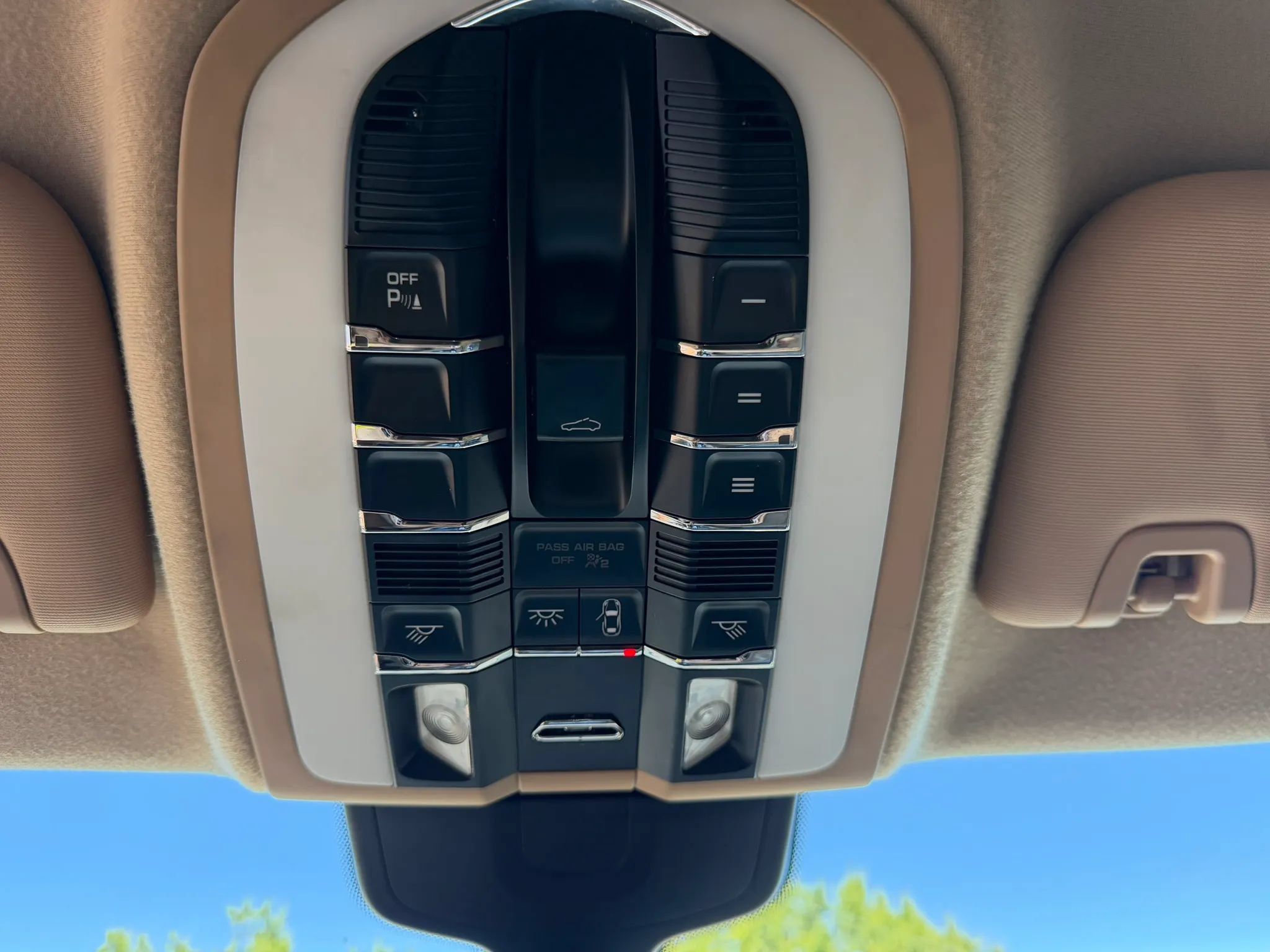 Used 2014 Porsche Panamera RWD image 35