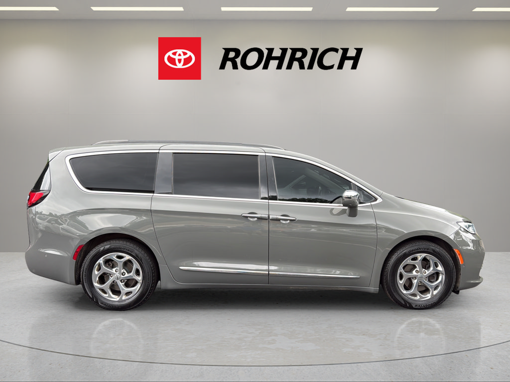 Used 2022 Chrysler Pacifica Limited FWD image 5